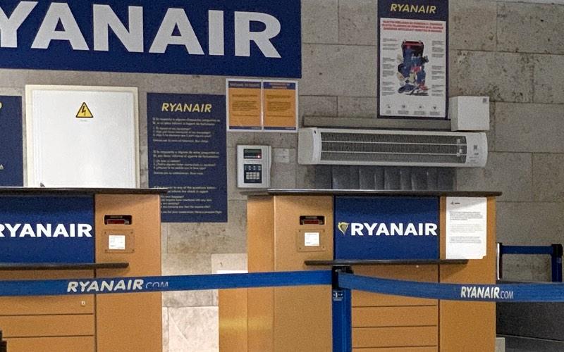 Ryanair - info par aviokompāniju, biļešu cenas, akcijas, galamēķri